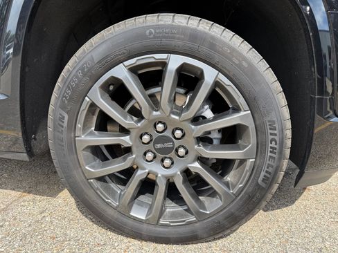 Used 2023 GMC Acadia Denali w/ Black Diamond Edition AWD/4WD image 9