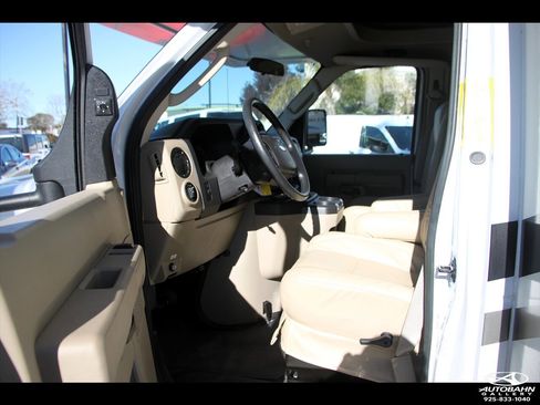 Used 2019 Ford E-450 and Econoline 450 Super Duty w/ Motorhome Prep Package image 8