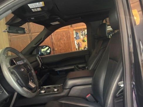 Used 2019 Ford Expedition XLT w/ Equipment Group 202A AWD/4WD image 3