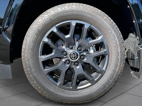 Used 2024 Toyota Sequoia Platinum image 11