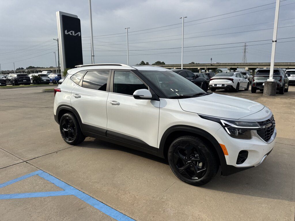 Certified 2026 Kia Seltos EX w/ EX Sunroof Package FWD image 10