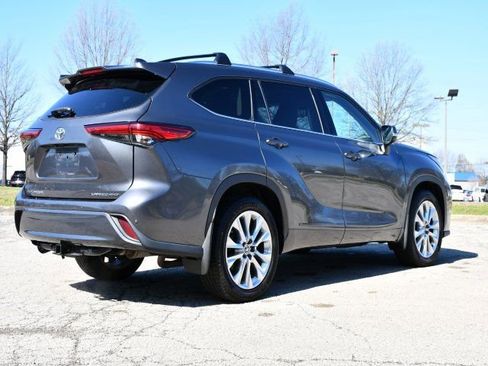 Used 2020 Toyota Highlander Limited AWD/4WD image 7