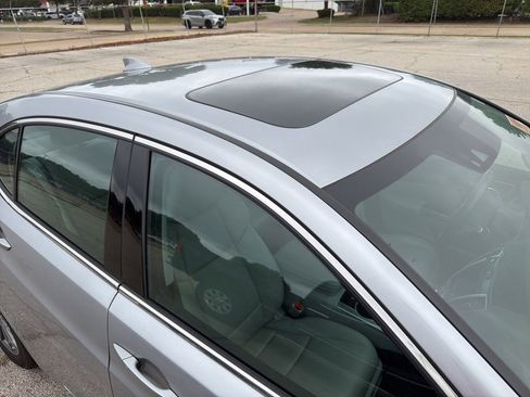 Used 2019 Acura TLX w/ Technology Package FWD image 5