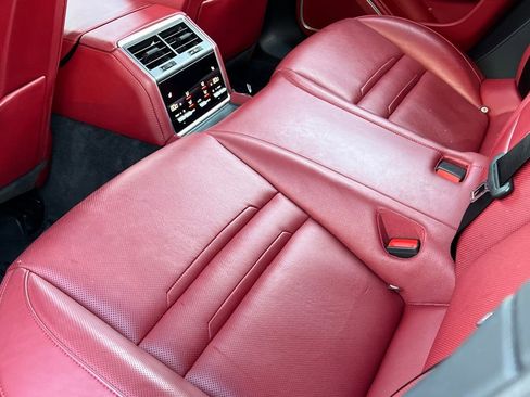 Used 2023 Porsche Panamera 4 Platinum Edition image 18