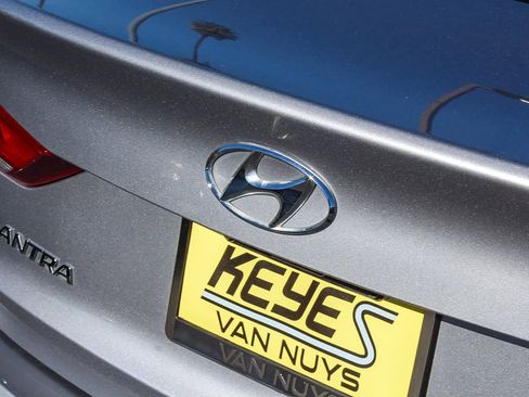 Used 2017 Hyundai Elantra SE image 11