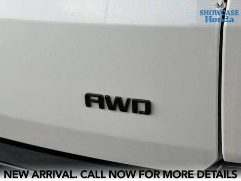 Used 2023 Chevrolet Traverse Premier w/ Redline Edition image 9