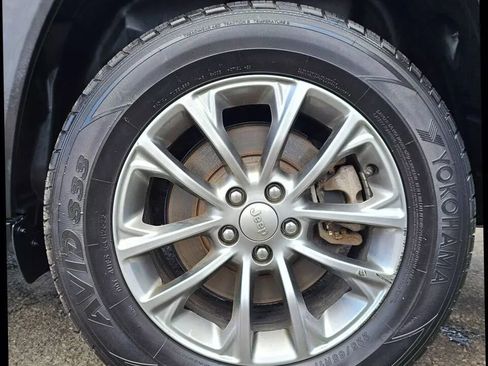 Used 2020 Jeep Cherokee Latitude Plus w/ Cold Weather Group image 22