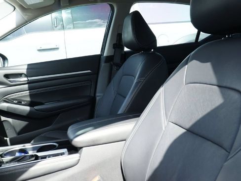 Used 2023 Nissan Altima 2.5 SL FWD image 11