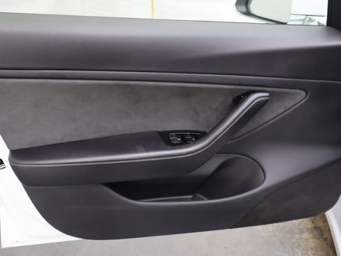 Used 2018 Tesla Model 3 Long Range image 16