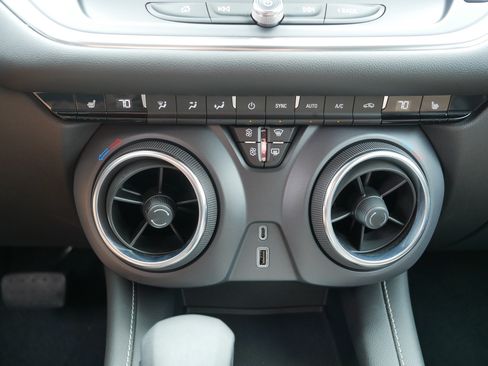 Used 2025 Chevrolet Blazer LT AWD/4WD image 23