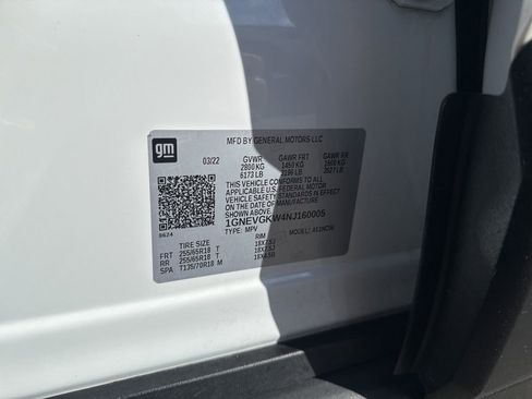 Used 2022 Chevrolet Traverse LT image 36