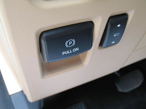 Used 2022 Ford F150 Lariat w/ Equipment Group 502A High AWD/4WD image 50
