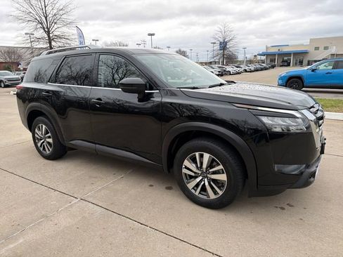 Used 2025 Nissan Pathfinder SL image 7