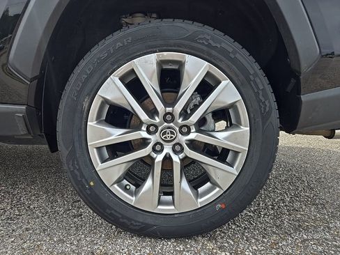 Used 2023 Toyota RAV4 XLE Premium image 27