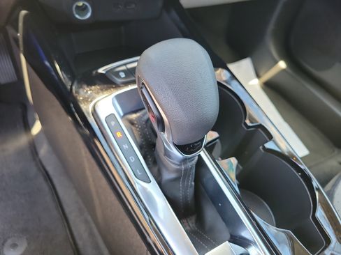 Used 2025 Chevrolet Trax LT FWD image 30