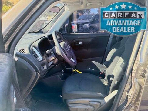 Used 2019 Jeep Renegade Latitude image 3