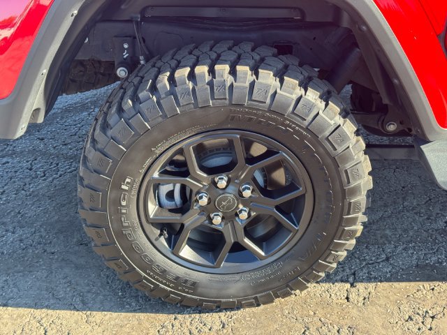 Certified 2025 Jeep Gladiator Mojave AWD/4WD image 12