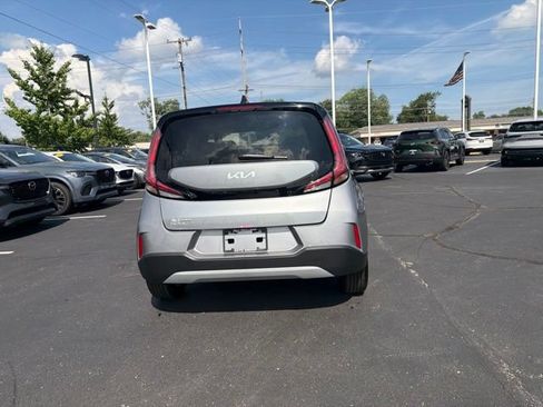 Used 2025 Kia Soul LX w/ LX Technology Package FWD image 12