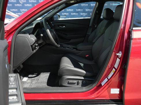 Used 2025 Honda Accord Sport image 16