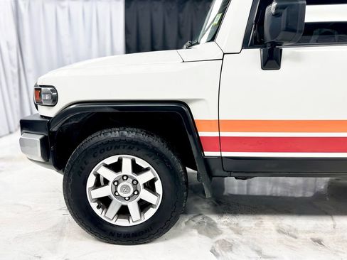 Used 2014 Toyota FJ Cruiser 4WD image 10