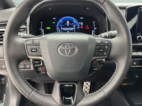 Used 2026 Toyota Camry SE FWD image 15
