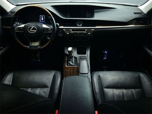 Used 2016 Lexus ES 350 w/ Luxury Package w/Wood Trim image 4