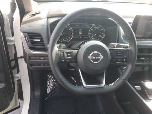 Used 2023 Nissan Rogue SV w/ SV Premium B Package FWD image 16