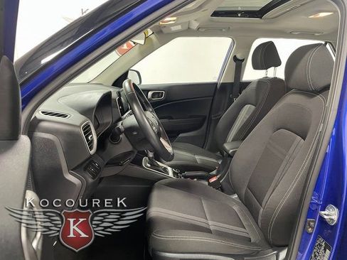 Used 2023 Hyundai Venue SEL image 11