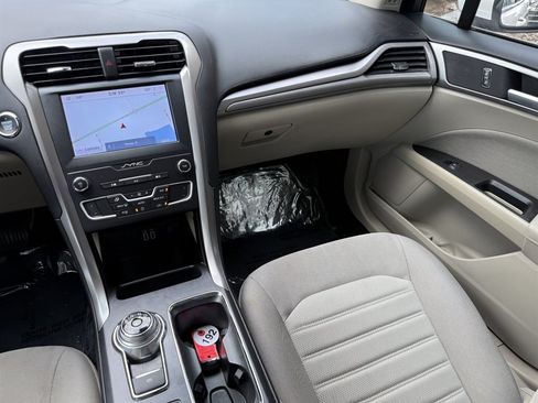 Used 2020 Ford Fusion SE FWD image 22