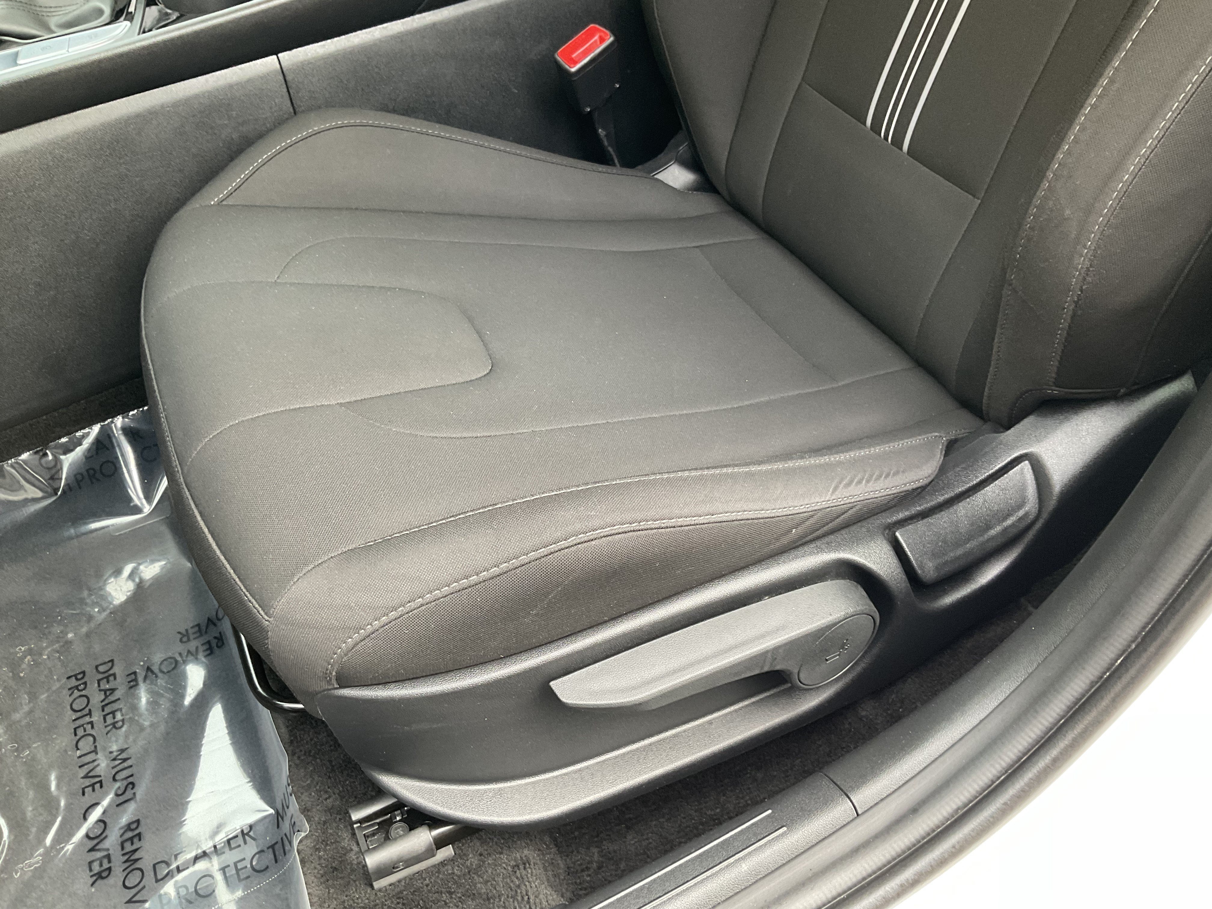 Used 2025 Hyundai Elantra SEL FWD image 28