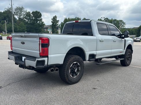 Used 2025 Ford F250 Lariat w/ Lariat Ultimate Package AWD/4WD image 3