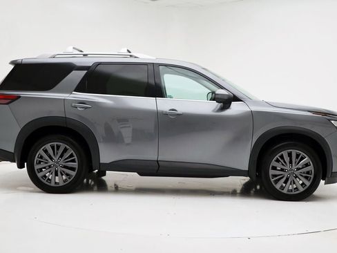 Used 2024 Nissan Pathfinder SL w/ SL Premium Package image 3