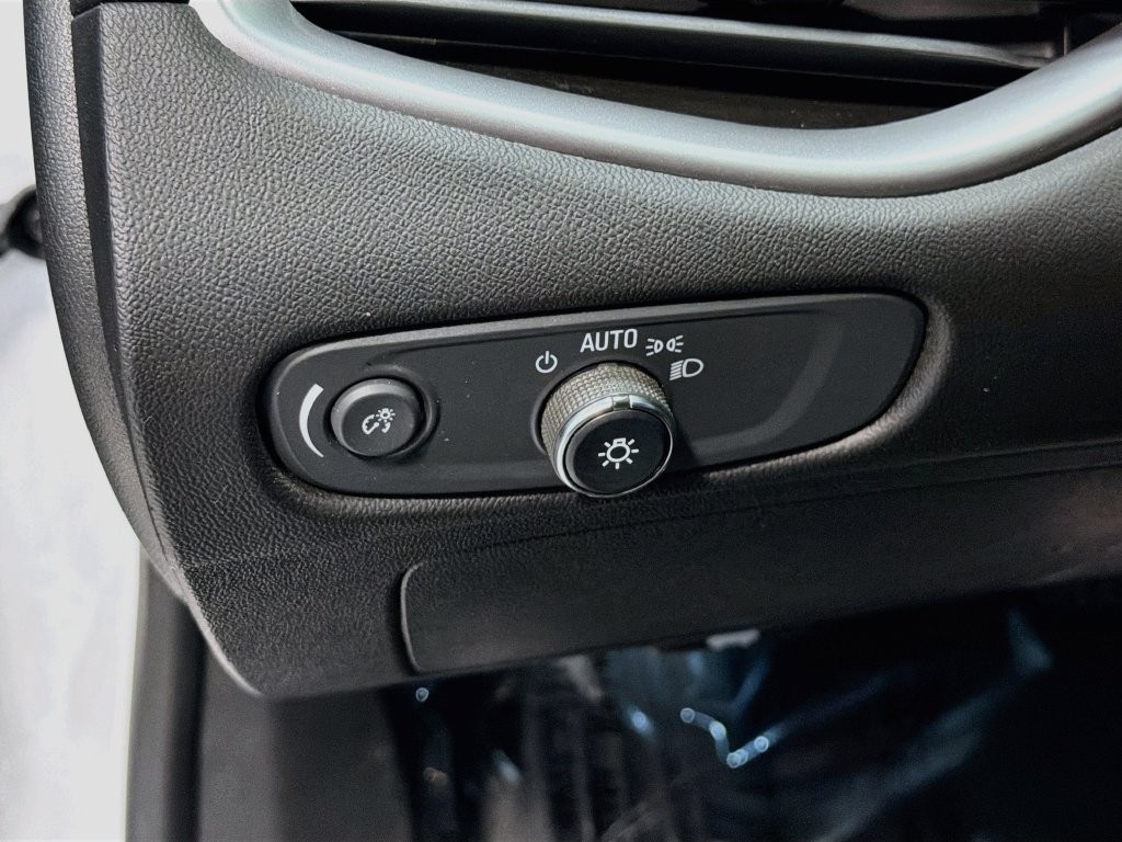 Used 2020 Chevrolet Malibu LS FWD image 12