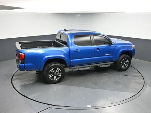 Used 2018 Toyota Tacoma TRD Sport image 39