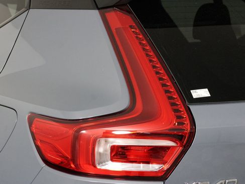 Certified 2023 Volvo XC40 Recharge Core image 18