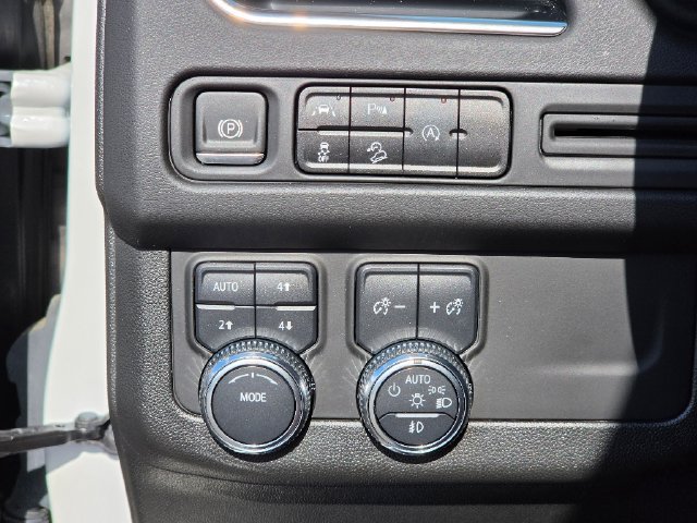 Used 2024 GMC Yukon AT4 AWD/4WD image 25