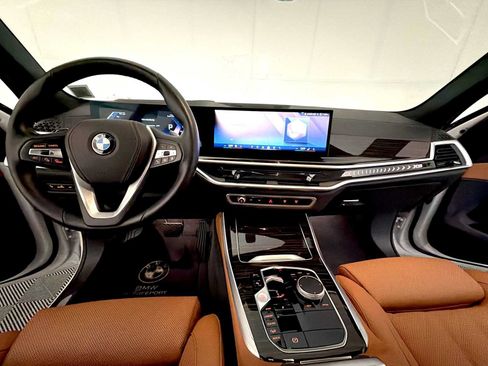 Used 2024 BMW X5 xDrive40i w/ Premium Package AWD/4WD image 14