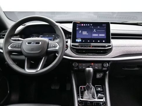 Used 2024 Jeep Compass Latitude AWD/4WD image 9