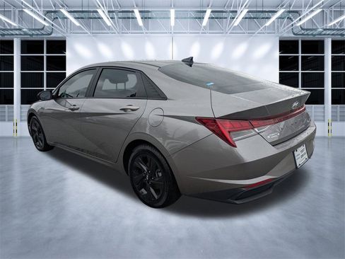 Used 2023 Hyundai Elantra Blue image 6