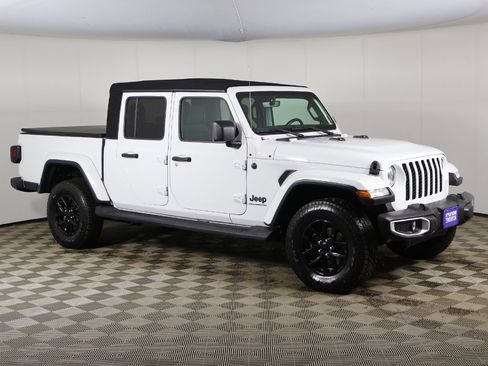 Used 2023 Jeep Gladiator Sport image 2