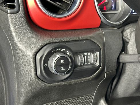 Used 2021 Jeep Gladiator Rubicon AWD/4WD image 22