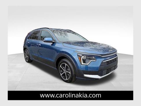 New 2025 Kia Niro EX image 1