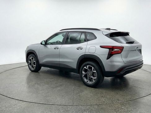 Used 2025 Chevrolet Trax LT image 6