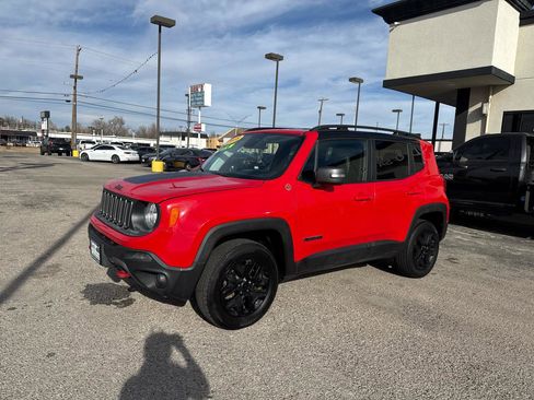 Used 2018 Jeep Renegade Trailhawk AWD/4WD image 2
