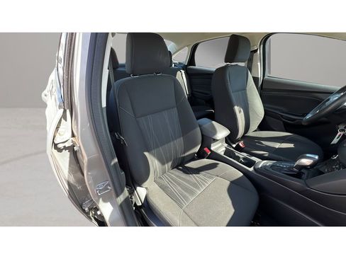 Used 2015 Ford Focus SE w/ SE Cold Weather Package FWD image 32