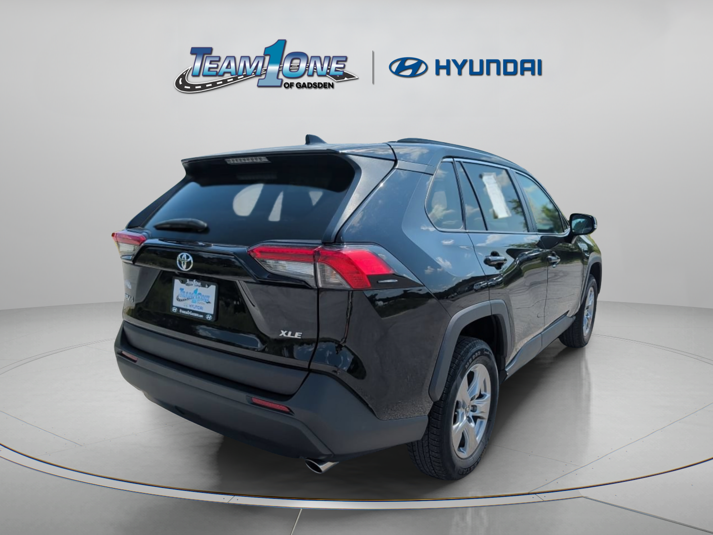 Used 2024 Toyota RAV4 XLE FWD image 8