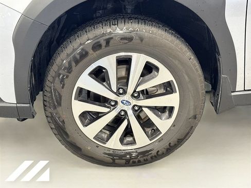 Used 2025 Subaru Outback Premium AWD/4WD image 31