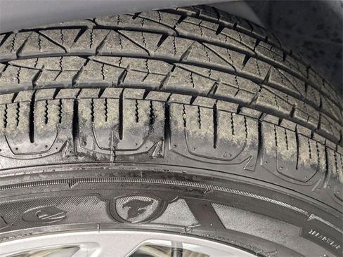 Used 2024 Jeep Compass Latitude image 9