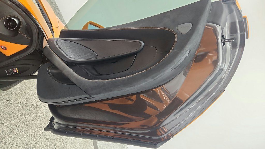 Used 2016 McLaren 570S Coupe RWD image 36