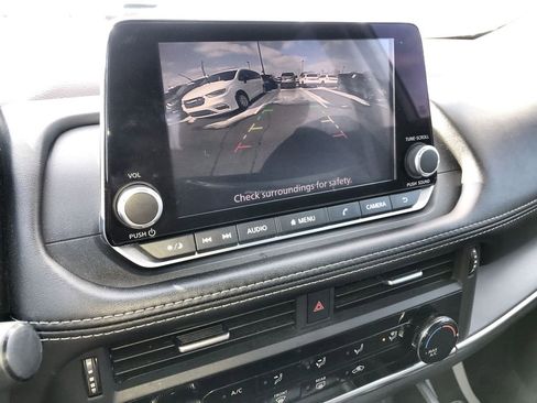 Used 2023 Nissan Rogue S image 17